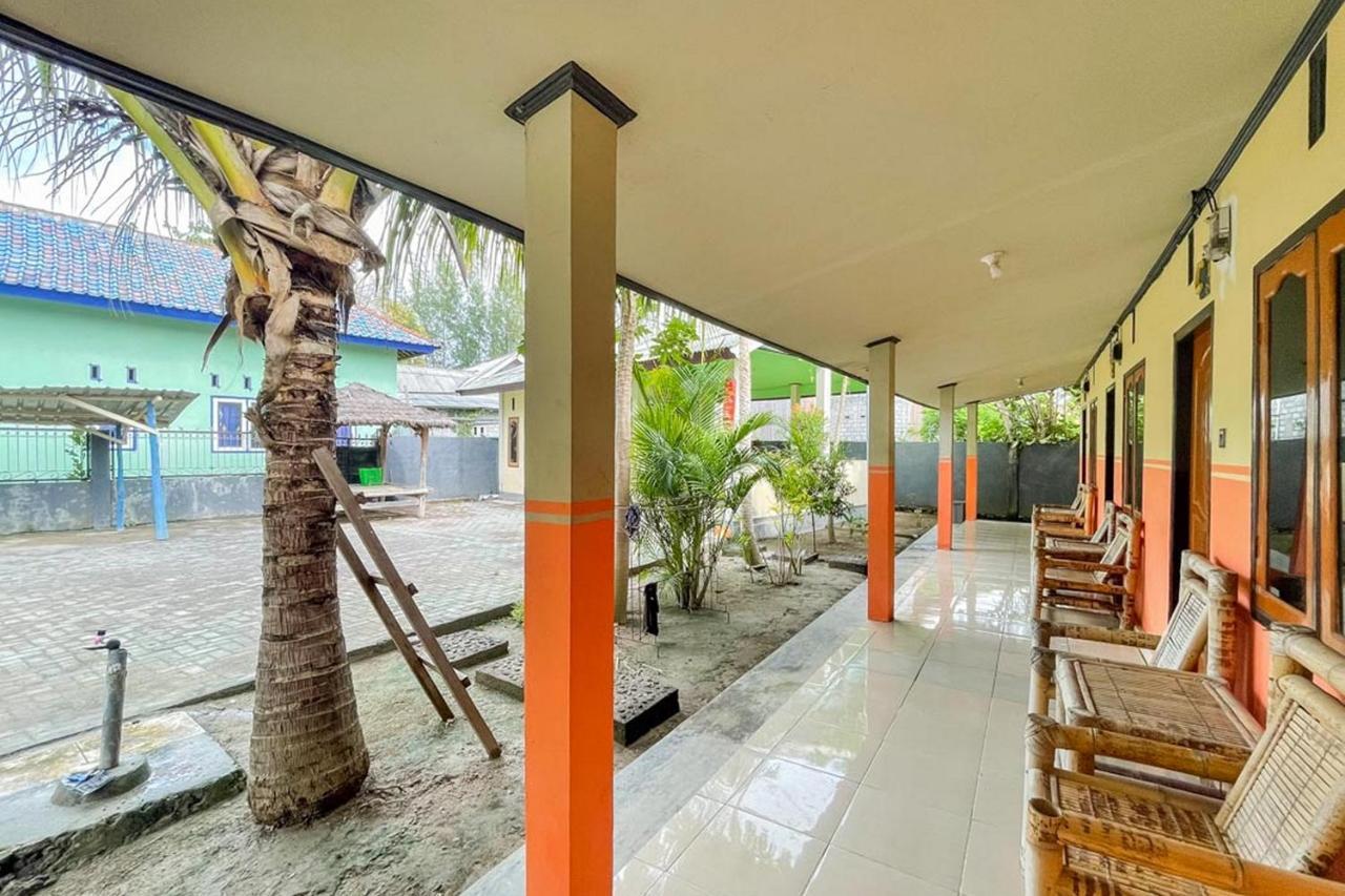 Ekas Beach Guesthouse Mitra Reddoorz Buitenkant foto