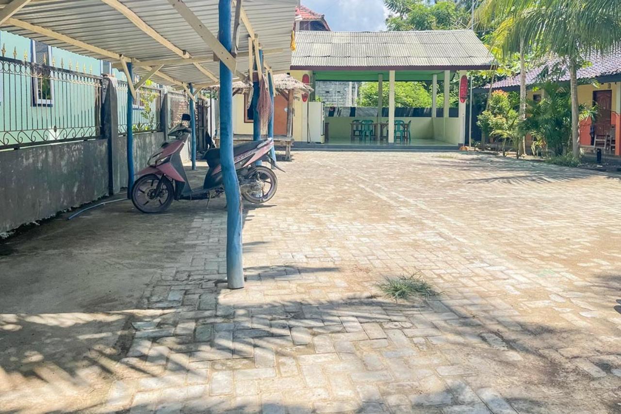 Ekas Beach Guesthouse Mitra Reddoorz Buitenkant foto